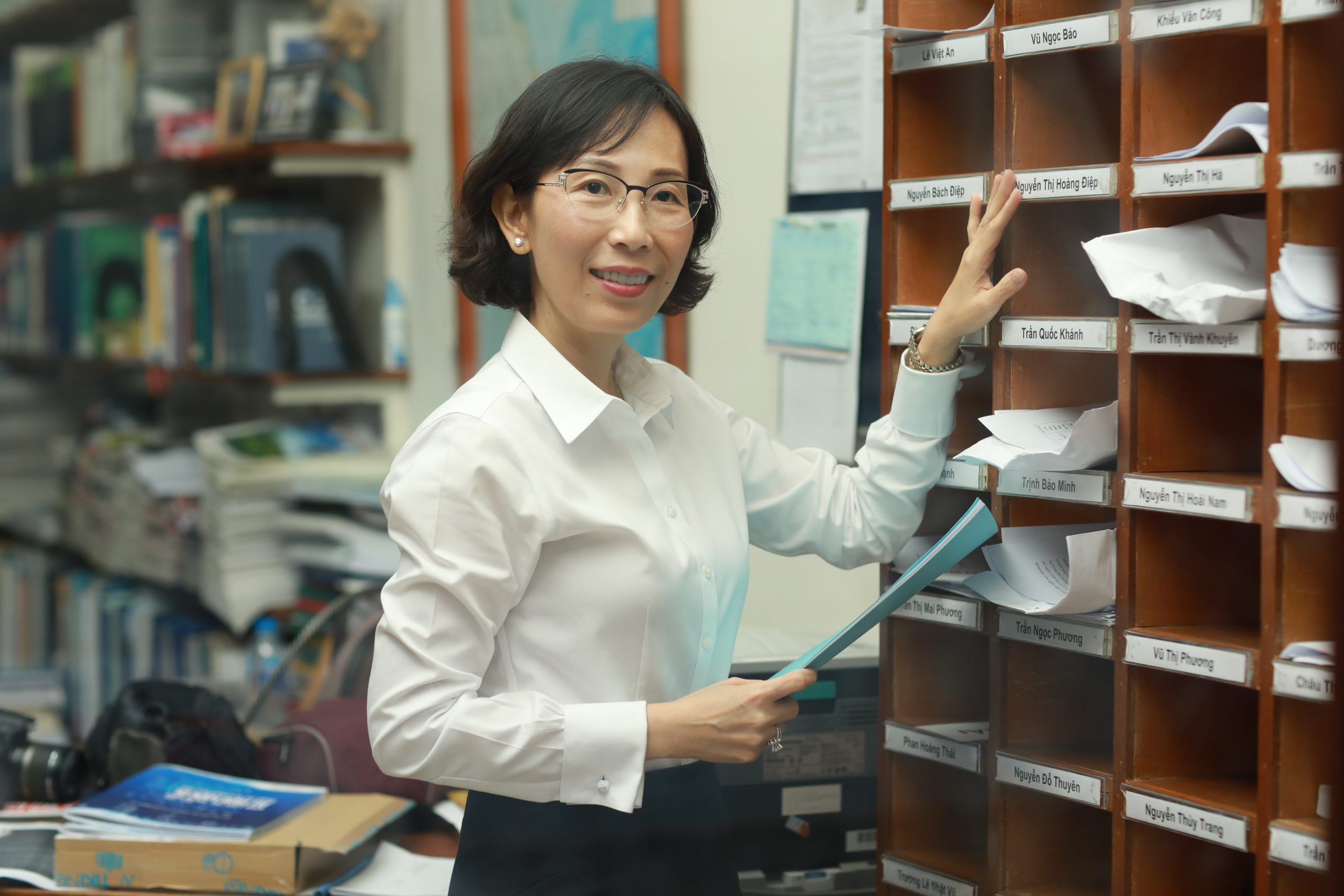 Thu Trúc chọn đứng ở một vị trí rất khác.