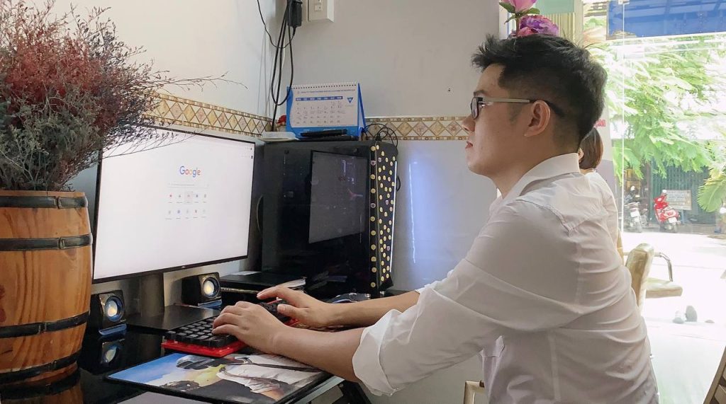 Với góc làm việc nhỏ, Nguyễn Hữu Tuyên đã gây dựng lên thành quả to lớn