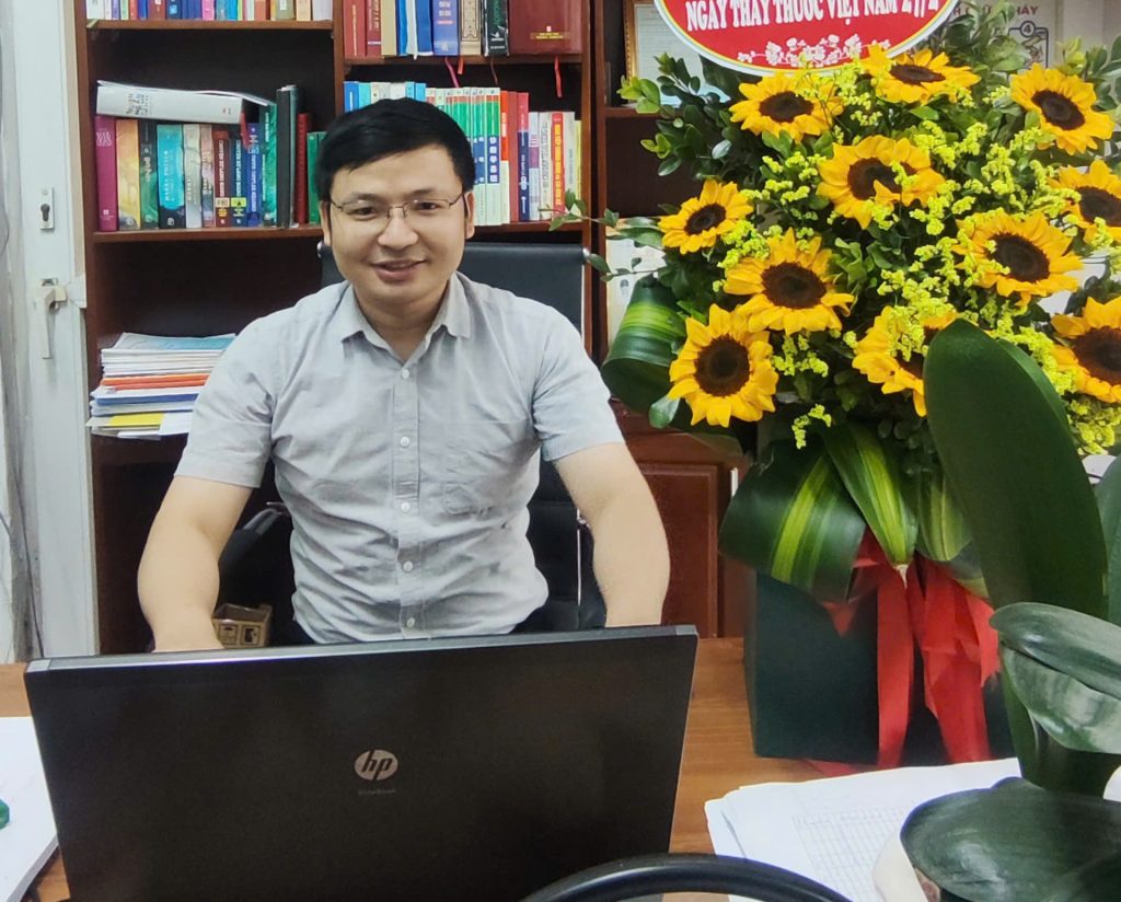 Bác sĩ Nguyễn Quang Hòa - theo đuổi ước mơ y học cổ truyền 