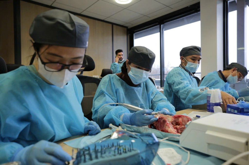 Bác sĩ Lê Thị Yến với hành trình tu nghiệp quốc tế với kỹ năng vững chắc