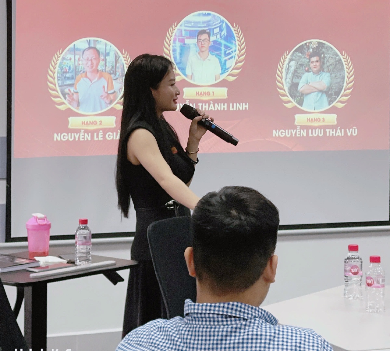 Đinh Ánh Huyền Coaching rất nhiều nơi