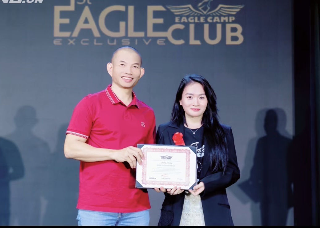 Đinh Ánh Huyền con người luôn học hỏi phát triển bản thân