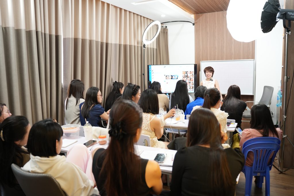 Hoa cũng thấu hiểu và đào tạo ra rất nhiều bạn học viên hiện nay đang có tay nghề cao và an toàn