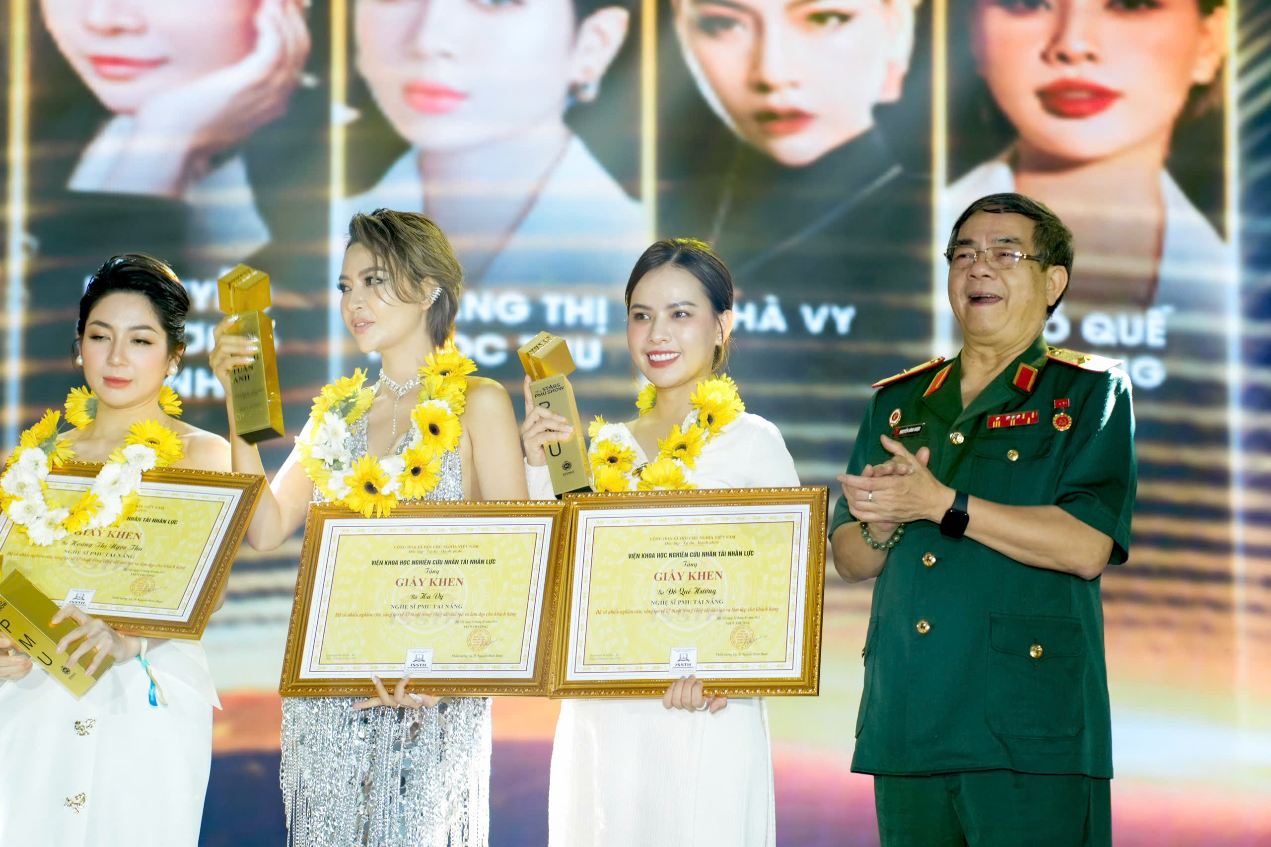 Đỗ Hương được cấp bằng khen về kiến tạo vẻ đẹp phụ nữ Việt