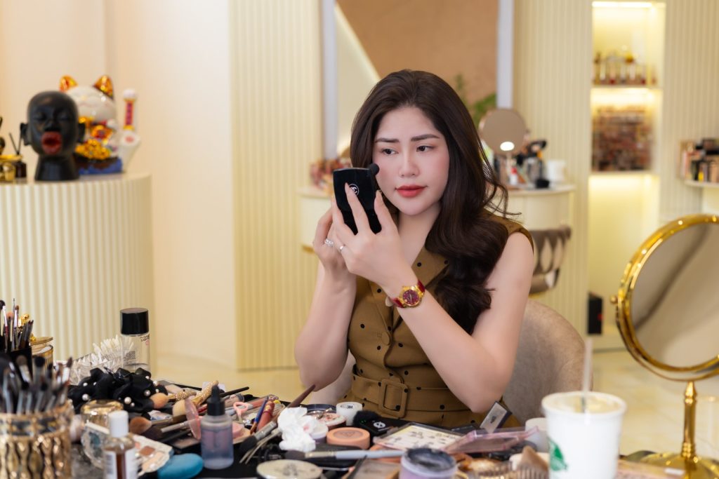 Phương Ly là ai